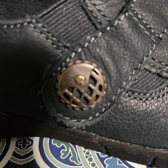 Earth Origins Women's Naya Size 9 Navy Leather Slip On Loafer Comfort Shoes - Picture 9 of 11